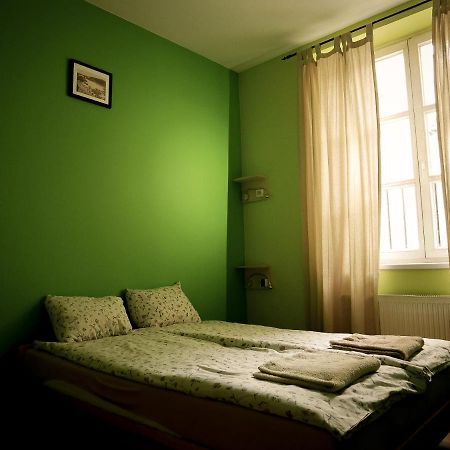 Heynow Rooms, Apartments And Hostel In City Center Krasków Eksteriør bilde