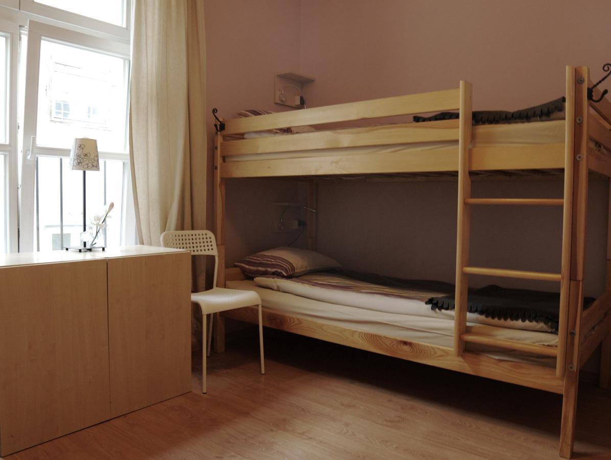 Heynow Rooms, Apartments And Hostel In City Center Krasków Eksteriør bilde