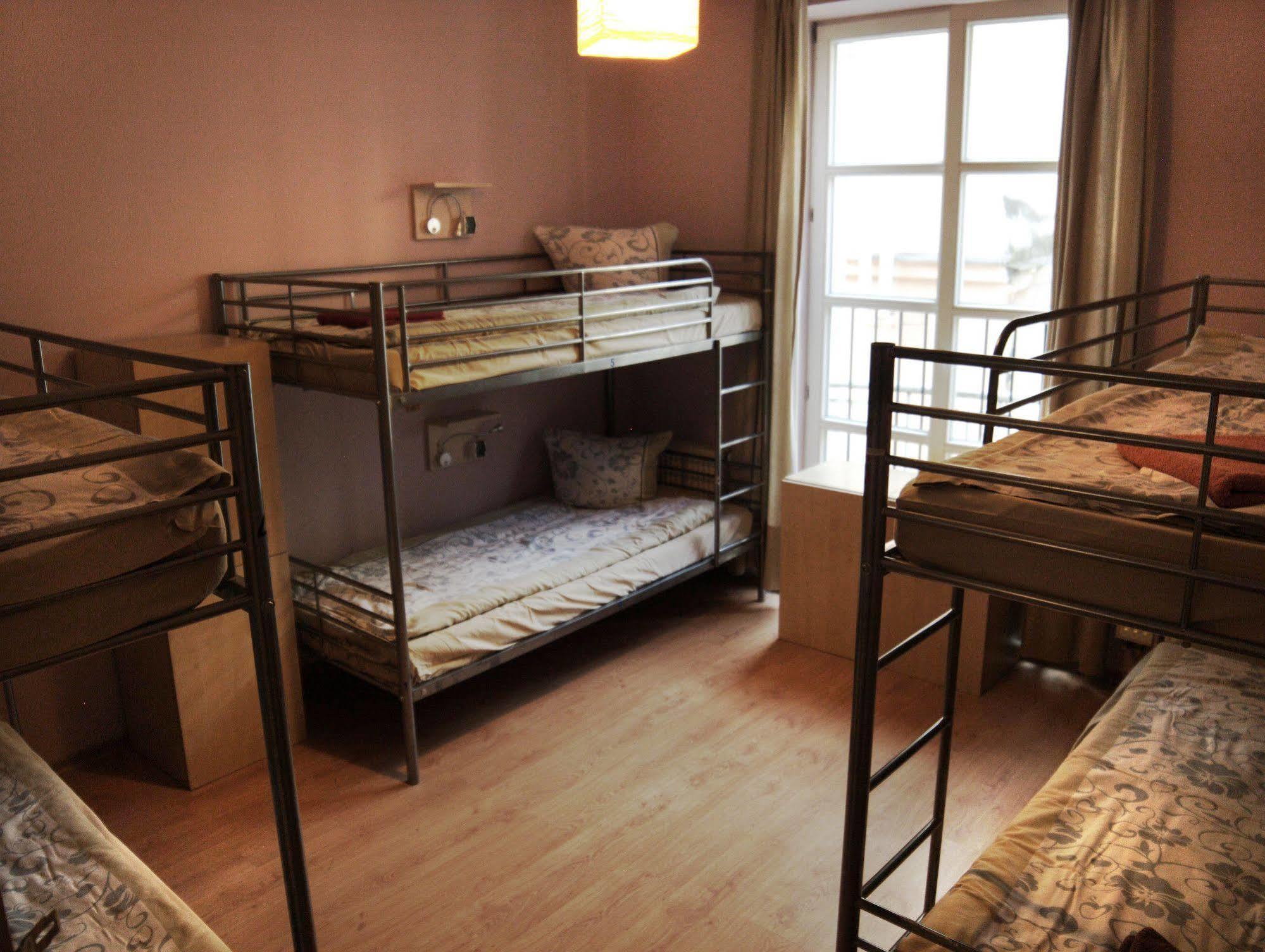 Heynow Rooms, Apartments And Hostel In City Center Krasków Eksteriør bilde