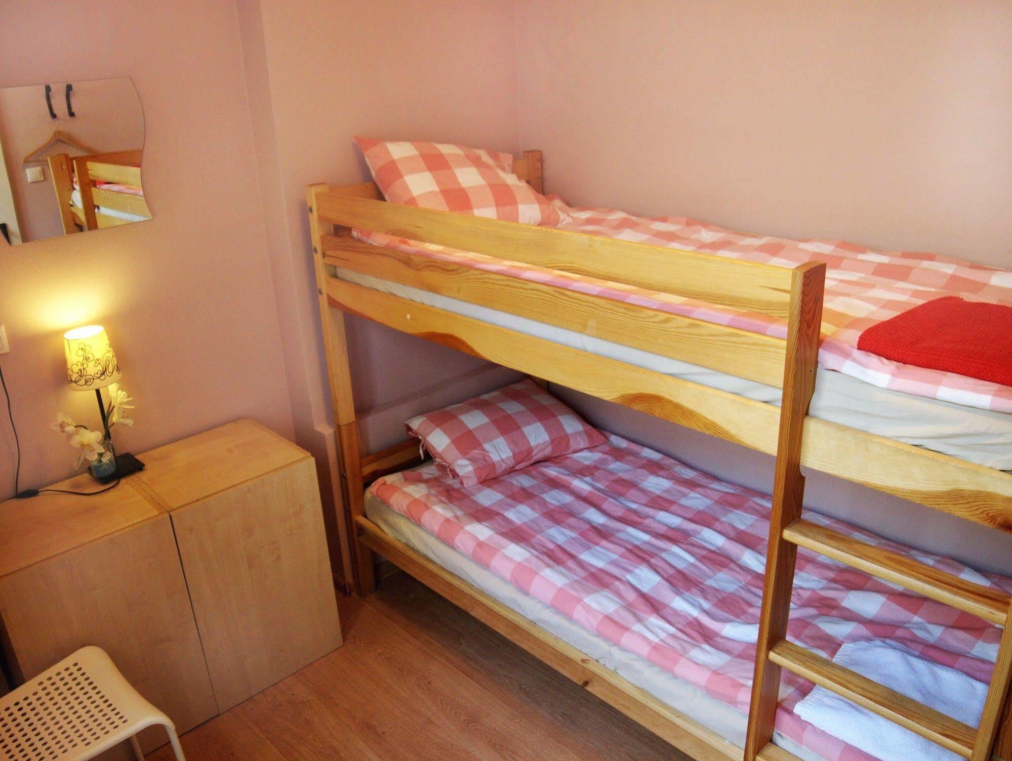 Heynow Rooms, Apartments And Hostel In City Center Krasków Eksteriør bilde