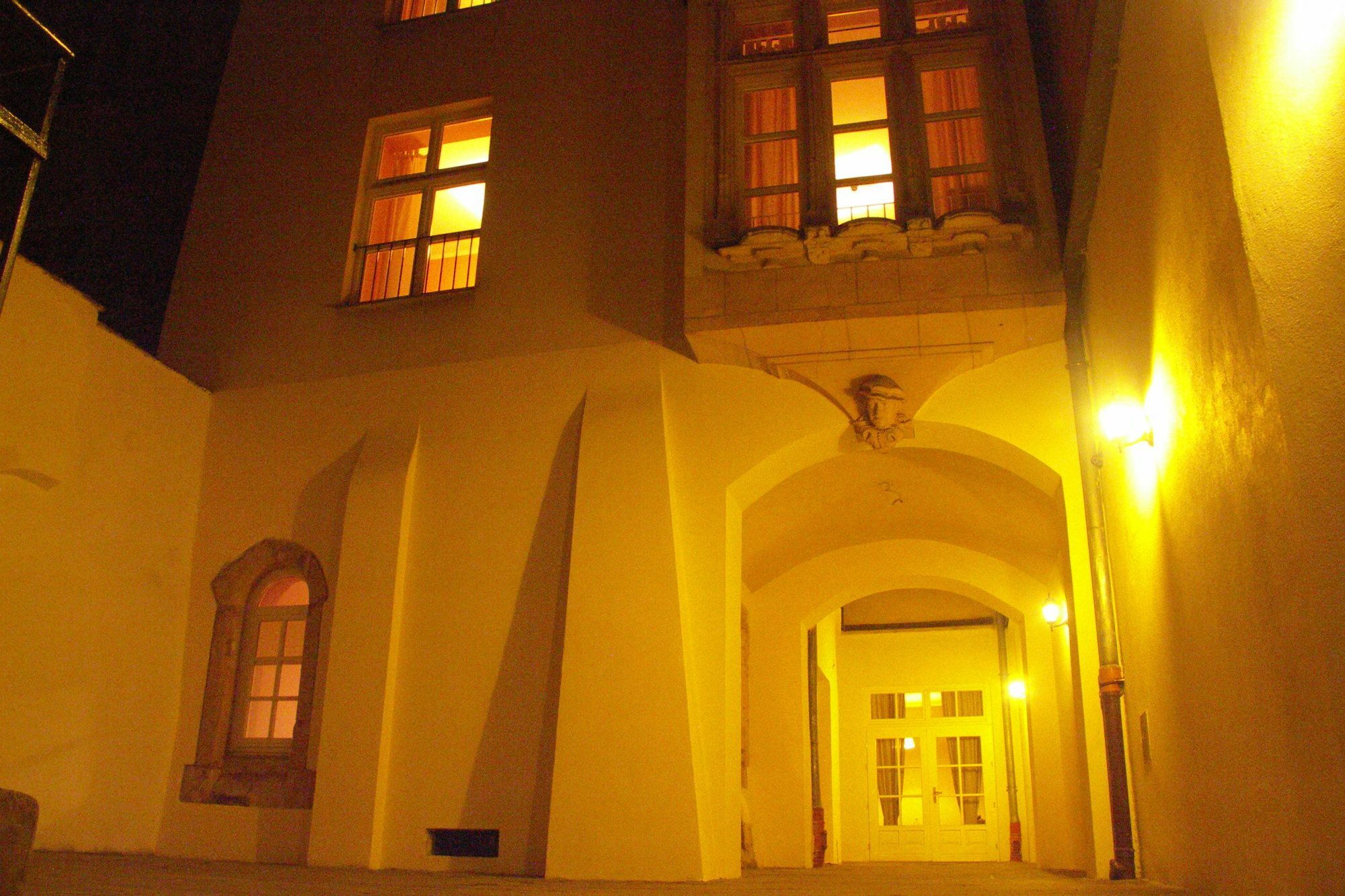 Heynow Rooms, Apartments And Hostel In City Center Krasków Eksteriør bilde