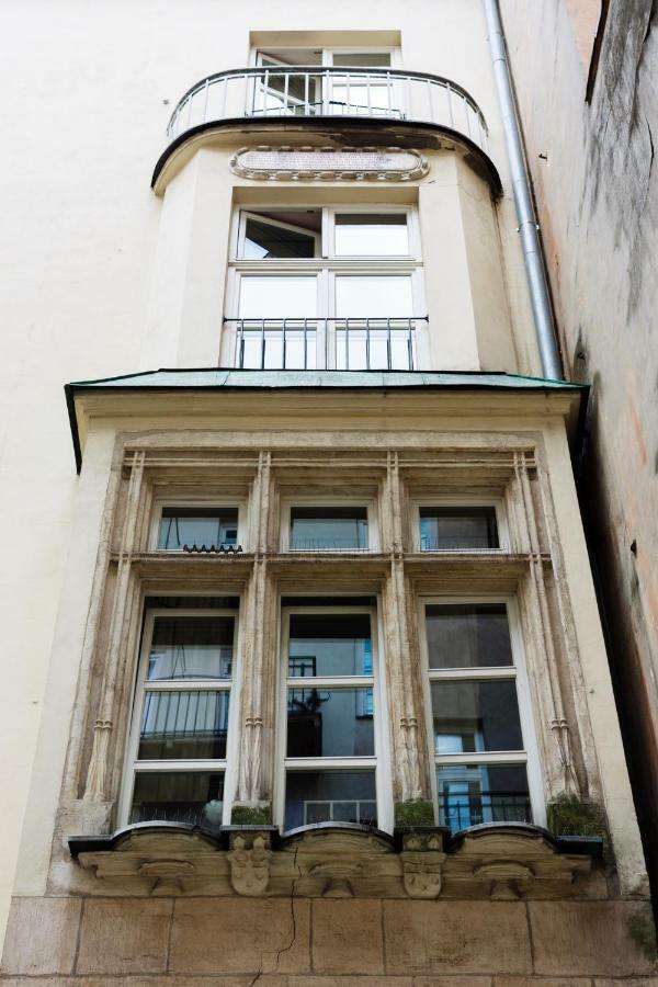 Heynow Rooms, Apartments And Hostel In City Center Krasków Eksteriør bilde