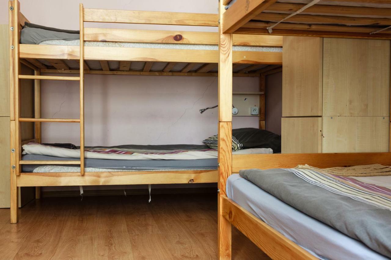 Heynow Rooms, Apartments And Hostel In City Center Krasków Eksteriør bilde
