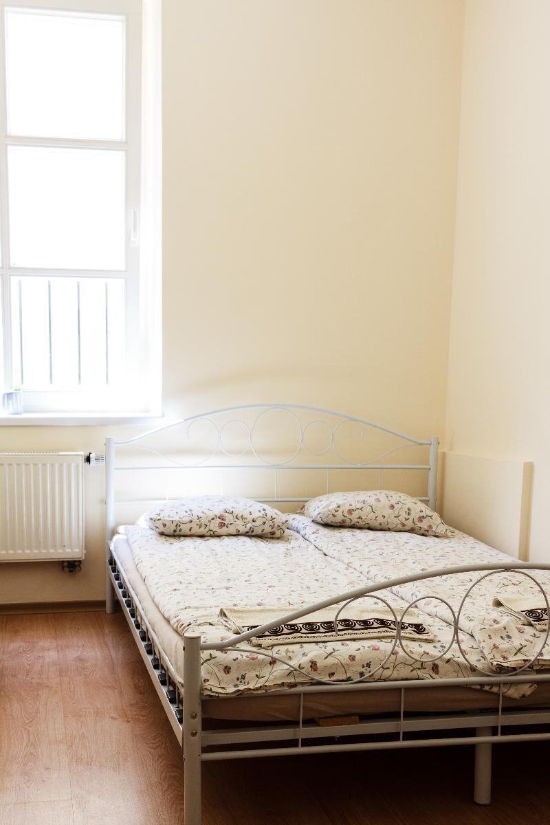 Heynow Rooms, Apartments And Hostel In City Center Krasków Eksteriør bilde