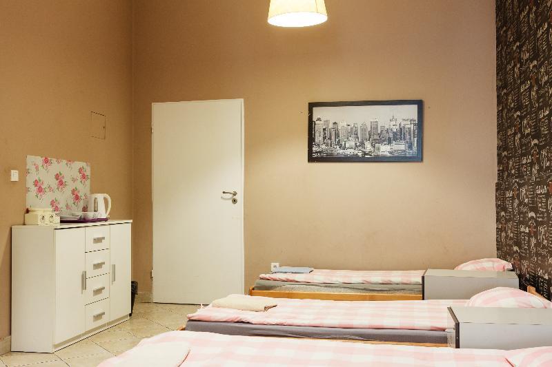 Heynow Rooms, Apartments And Hostel In City Center Krasków Eksteriør bilde