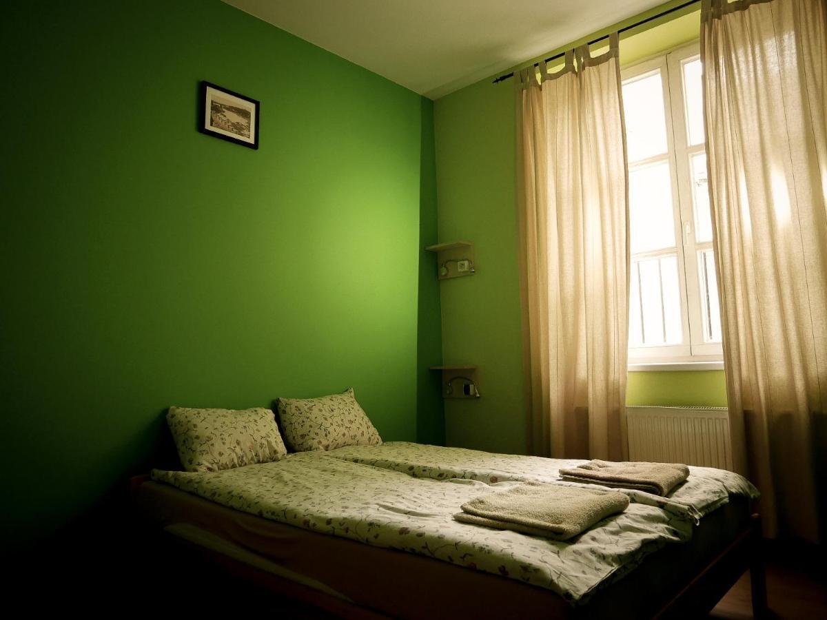 Heynow Rooms, Apartments And Hostel In City Center Krasków Eksteriør bilde