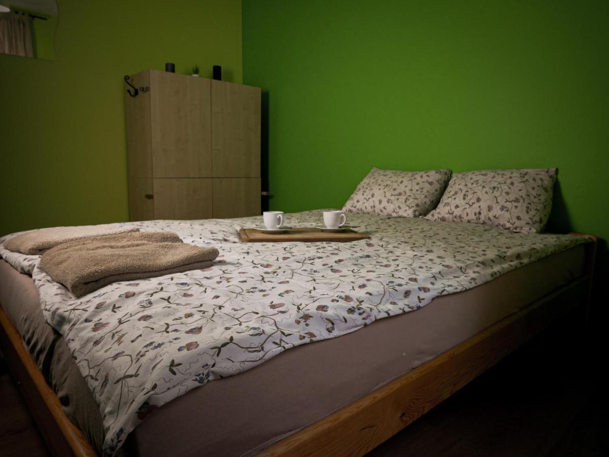 Heynow Rooms, Apartments And Hostel In City Center Krasków Eksteriør bilde