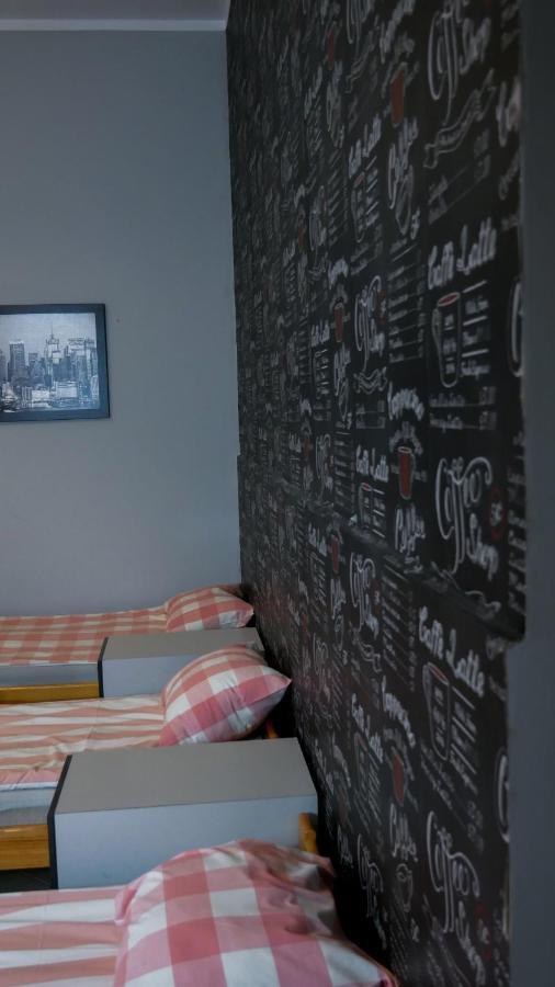 Heynow Rooms, Apartments And Hostel In City Center Krasków Eksteriør bilde