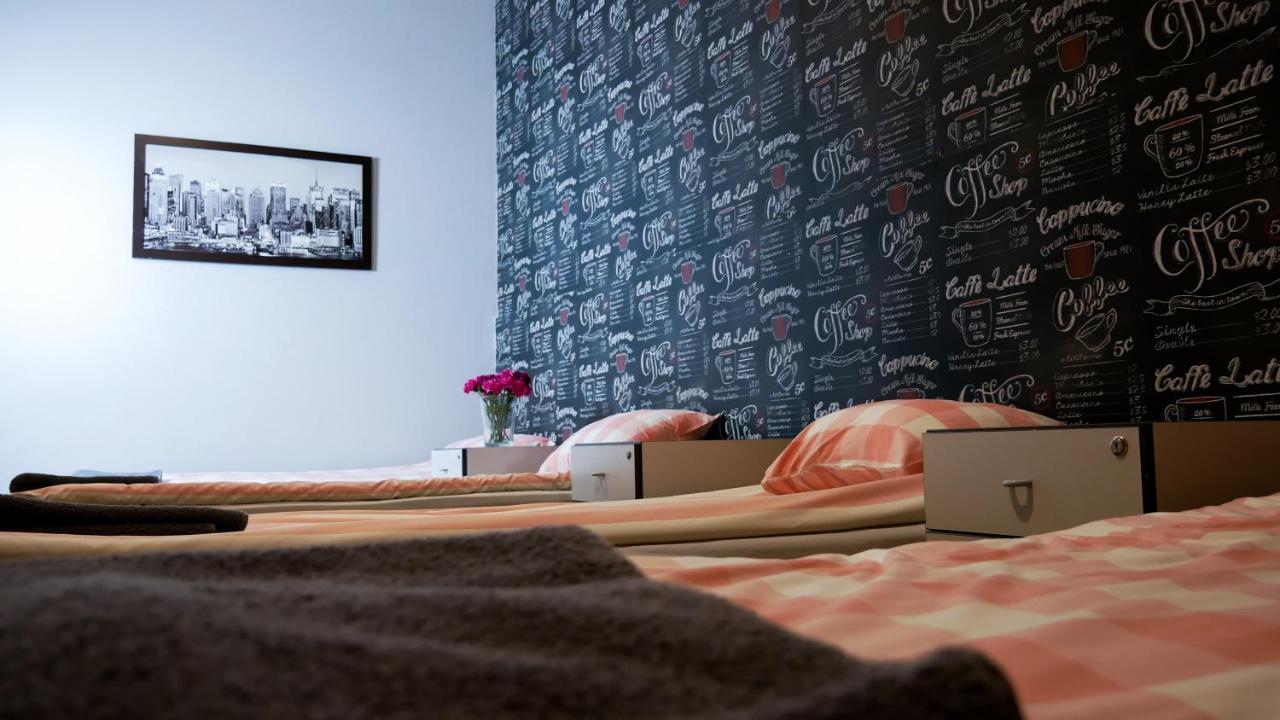 Heynow Rooms, Apartments And Hostel In City Center Krasków Eksteriør bilde
